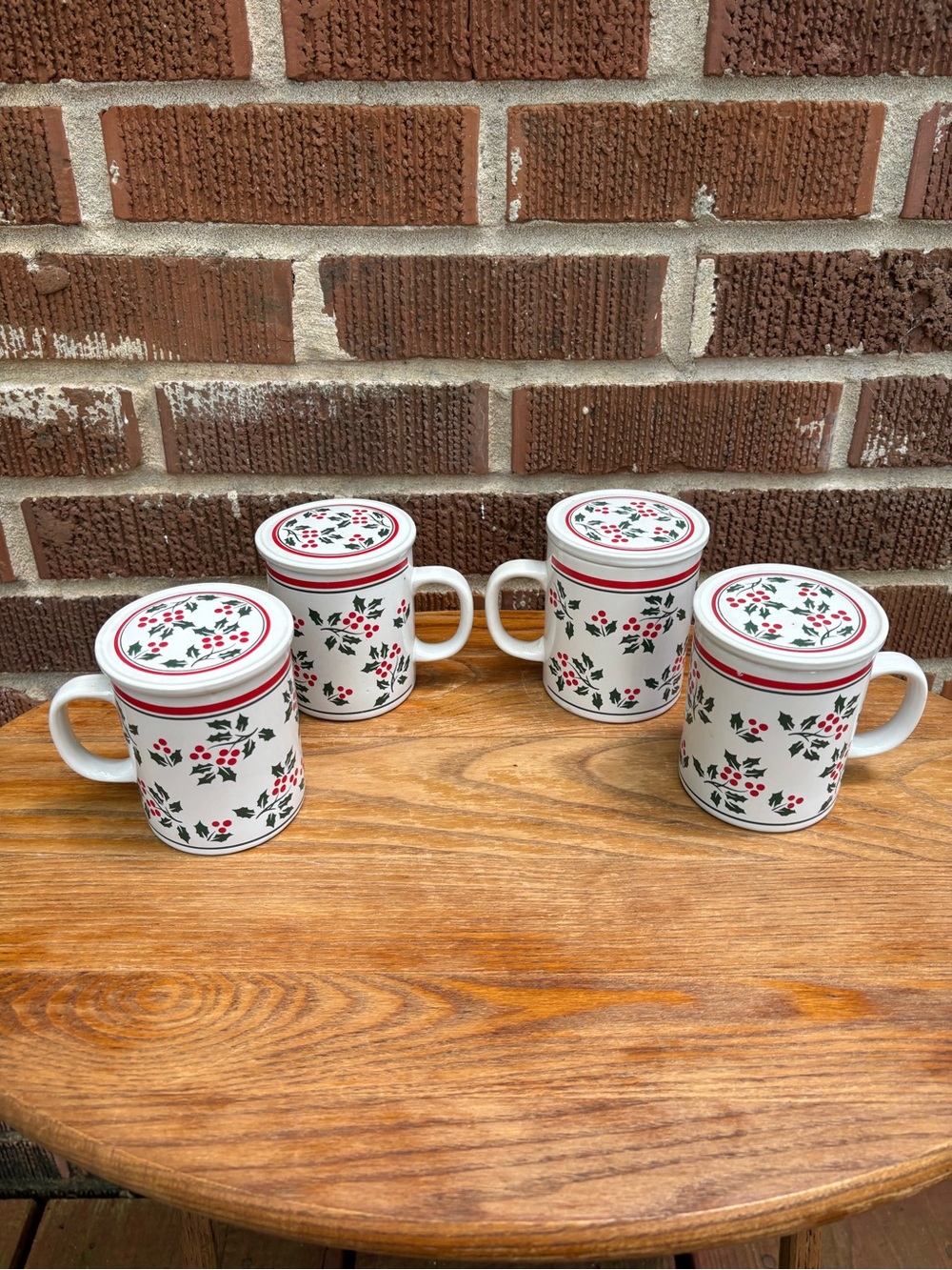 Woolworth 8 piece Holly Berry Stoneware Mug Set With Coaster Warming Lid Vintage